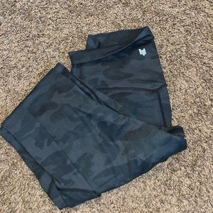 Black camo leggings